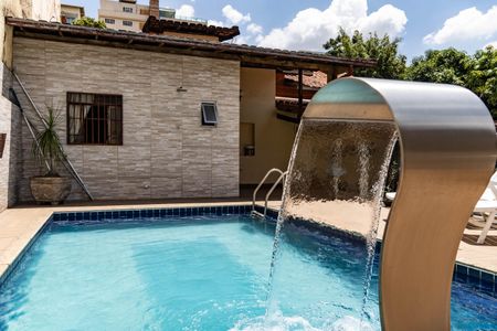 Casa à venda com 190m², 3 quartos e 2 vagas Casa à venda com 190m², 3 quartos e 2 vagasPiscina