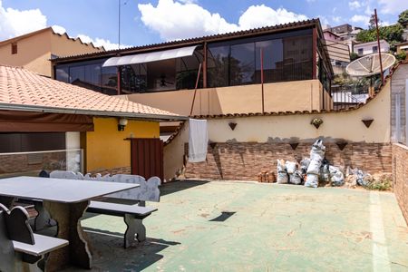 Casa à venda com 190m², 3 quartos e 2 vagas Casa à venda com 190m², 3 quartos e 2 vagasÁrea externa