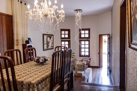 Casa à venda com 190m², 3 quartos e 2 vagas Casa à venda com 190m², 3 quartos e 2 vagasSala 1