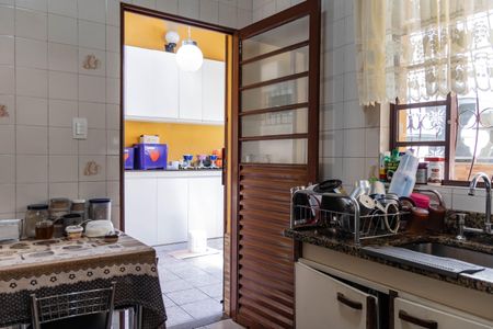 Casa à venda com 190m², 3 quartos e 2 vagas Casa à venda com 190m², 3 quartos e 2 vagasCozinha
