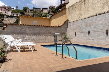 Casa à venda com 190m², 3 quartos e 2 vagas Casa à venda com 190m², 3 quartos e 2 vagasPiscina