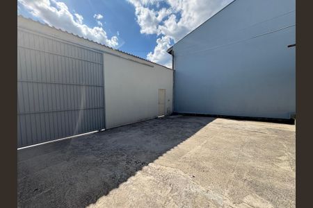 Casa à venda com 250m², 3 quartos e 5 vagasQuintal com garagem