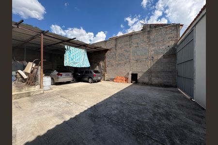 Casa à venda com 250m², 3 quartos e 5 vagasQuintal com garagem