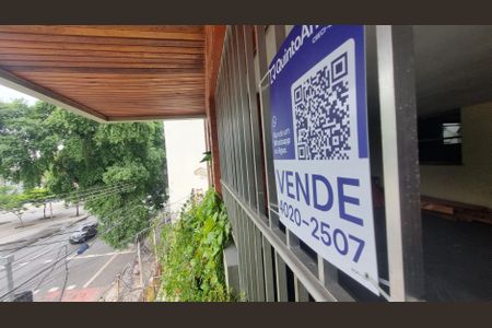 Apartamento à venda com 157m², 2 quartos e 2 vagas Apartamento à venda com 157m², 2 quartos e 2 vagasPlaca