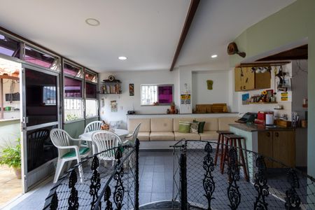 Apartamento à venda com 157m², 2 quartos e 2 vagas Apartamento à venda com 157m², 2 quartos e 2 vagasCobertura Sala