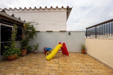 Apartamento à venda com 157m², 2 quartos e 2 vagas Apartamento à venda com 157m², 2 quartos e 2 vagasCobertura