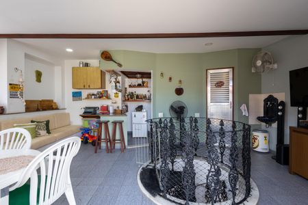 Apartamento à venda com 157m², 2 quartos e 2 vagas Apartamento à venda com 157m², 2 quartos e 2 vagasCobertura Sala