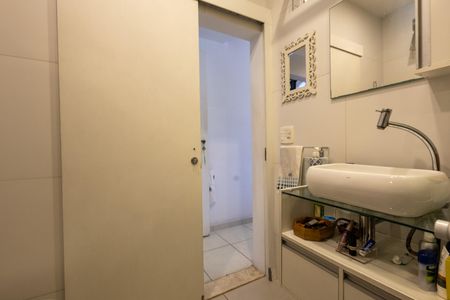 Apartamento à venda com 157m², 2 quartos e 2 vagas Apartamento à venda com 157m², 2 quartos e 2 vagasBanheiro Suíte