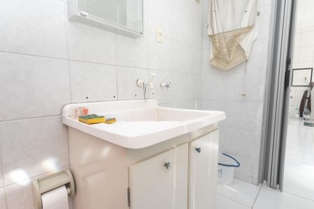 Casa à venda com 270m², 5 quartos e 3 vagasBanheiro 2