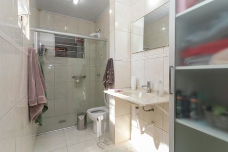 Casa à venda com 270m², 5 quartos e 3 vagasBanheiro suite 1