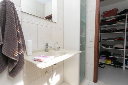 Casa à venda com 270m², 5 quartos e 3 vagasBanheiro suite 1