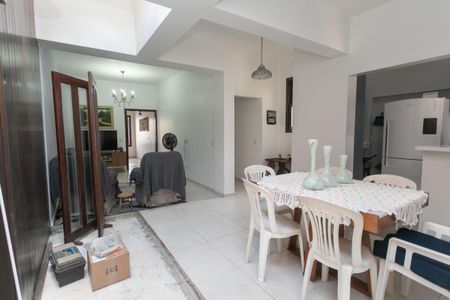 Casa à venda com 270m², 5 quartos e 3 vagasSala 2