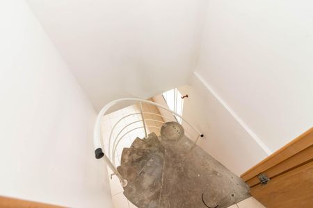 Casa à venda com 150m², 2 quartos e 2 vagasQuarto 2 - Escada