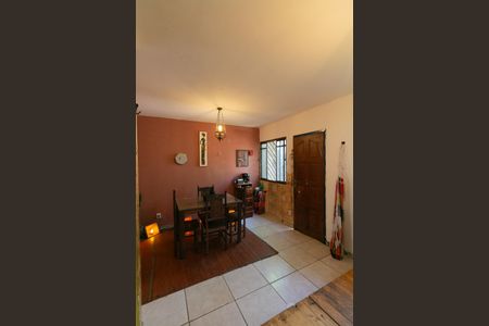 Casa para alugar com 150m², 3 quartos e 1 vaga Casa para alugar com 150m², 3 quartos e 1 vagaSala