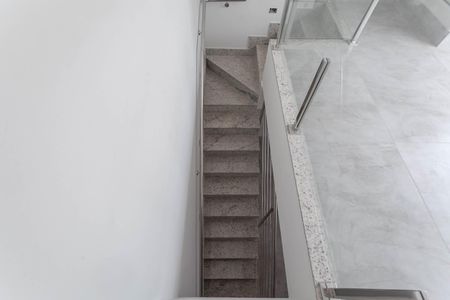 Apartamento à venda com 152m², 3 quartos e 2 vagas Apartamento à venda com 152m², 3 quartos e 2 vagasEscada