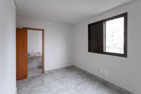 Apartamento à venda com 152m², 3 quartos e 2 vagas Apartamento à venda com 152m², 3 quartos e 2 vagasSuíte