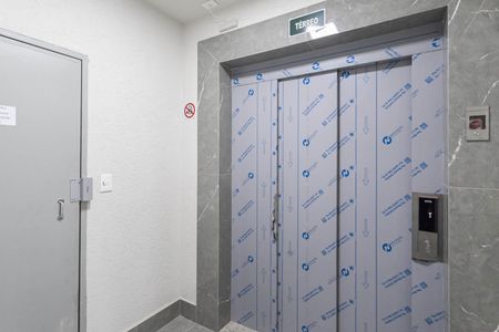 Apartamento à venda com 152m², 3 quartos e 2 vagas Apartamento à venda com 152m², 3 quartos e 2 vagasHall social