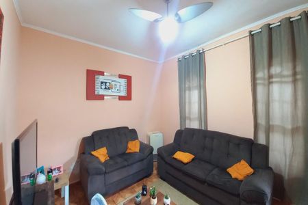 Casa à venda com 330m², 4 quartos e 2 vagas Casa à venda com 330m², 4 quartos e 2 vagasSala