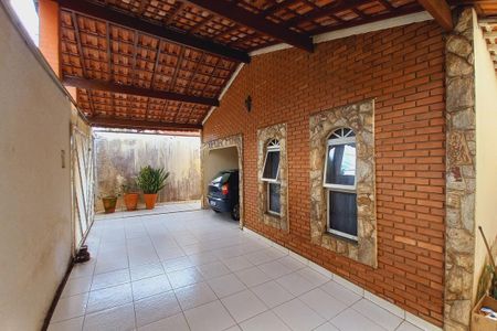 Casa à venda com 330m², 4 quartos e 2 vagas Casa à venda com 330m², 4 quartos e 2 vagasGaragem