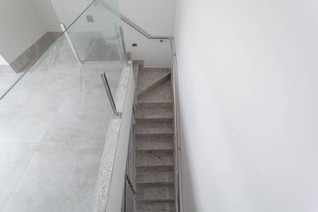 Apartamento à venda com 147m², 3 quartos e 2 vagas Apartamento à venda com 147m², 3 quartos e 2 vagasEscada