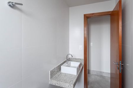 Banheiro social 1 de apartamento à venda com 3 quartos, 147m² em Caiçaras, Belo Horizonte