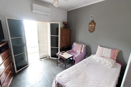 Casa à venda com 450m², 5 quartos e 4 vagas Casa à venda com 450m², 5 quartos e 4 vagasQuarto 1