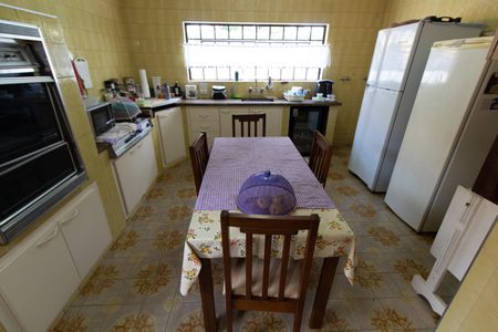 Casa à venda com 450m², 5 quartos e 4 vagas Casa à venda com 450m², 5 quartos e 4 vagasCozinha