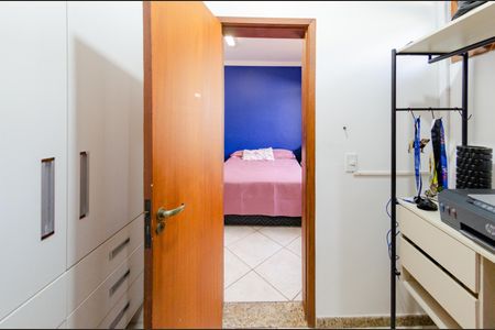 Casa à venda com 497m², 4 quartos e 6 vagasCloset suíte 1