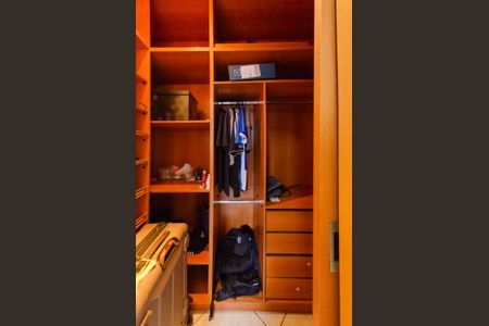 Casa à venda com 497m², 4 quartos e 6 vagasCloset Quarto 1