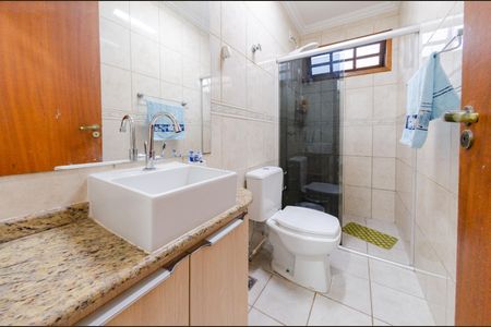 Casa à venda com 497m², 4 quartos e 6 vagasBanheiro social