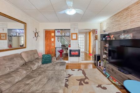 Casa à venda com 350m², 3 quartos e 2 vagas Casa à venda com 350m², 3 quartos e 2 vagasSala