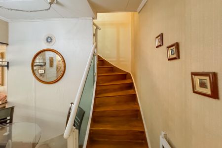 Casa à venda com 350m², 3 quartos e 2 vagas Casa à venda com 350m², 3 quartos e 2 vagasSala de Jantar - Escada