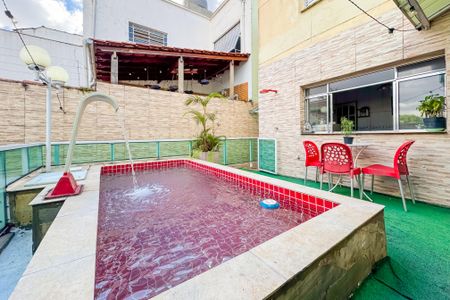 Casa à venda com 350m², 3 quartos e 2 vagas Casa à venda com 350m², 3 quartos e 2 vagasPiscina e Churrasqueira