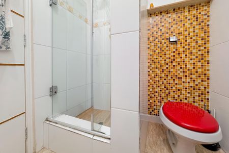 Casa à venda com 350m², 3 quartos e 2 vagas Casa à venda com 350m², 3 quartos e 2 vagasBanheiro Corredor