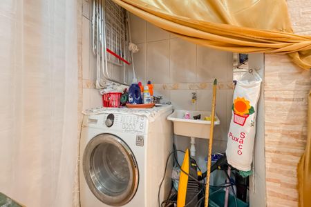 Casa à venda com 350m², 3 quartos e 2 vagas Casa à venda com 350m², 3 quartos e 2 vagasEdícula