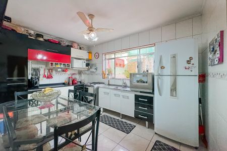 Casa à venda com 350m², 3 quartos e 2 vagas Casa à venda com 350m², 3 quartos e 2 vagasCozinha