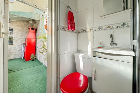 Casa à venda com 350m², 3 quartos e 2 vagas Casa à venda com 350m², 3 quartos e 2 vagasBanheiro da Piscina