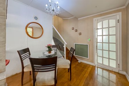 Casa à venda com 350m², 3 quartos e 2 vagas Casa à venda com 350m², 3 quartos e 2 vagasSala de Jantar