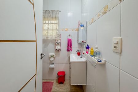 Casa à venda com 350m², 3 quartos e 2 vagas Casa à venda com 350m², 3 quartos e 2 vagasBanheiro Corredor