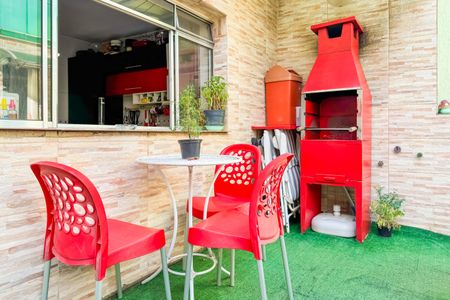 Casa à venda com 350m², 3 quartos e 2 vagas Casa à venda com 350m², 3 quartos e 2 vagasPiscina e Churrasqueira