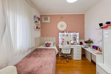 Casa à venda com 350m², 3 quartos e 2 vagas Casa à venda com 350m², 3 quartos e 2 vagasQuarto 2