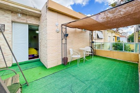 Casa à venda com 350m², 3 quartos e 2 vagas Casa à venda com 350m², 3 quartos e 2 vagasVaranda da Suíte