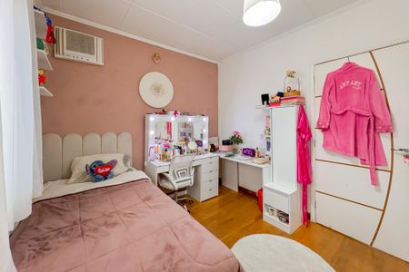 Casa à venda com 350m², 3 quartos e 2 vagas Casa à venda com 350m², 3 quartos e 2 vagasQuarto 2