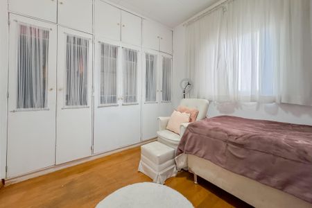 Casa à venda com 350m², 3 quartos e 2 vagas Casa à venda com 350m², 3 quartos e 2 vagasQuarto 2