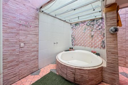 Casa à venda com 350m², 3 quartos e 2 vagas Casa à venda com 350m², 3 quartos e 2 vagasEdícula