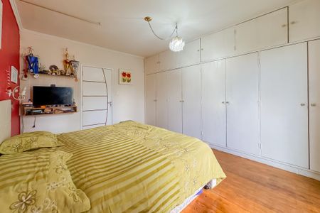 Casa à venda com 350m², 3 quartos e 2 vagas Casa à venda com 350m², 3 quartos e 2 vagasSuíte