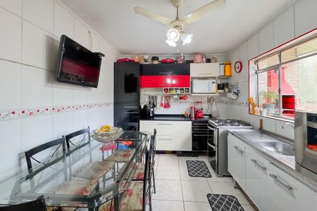 Casa à venda com 350m², 3 quartos e 2 vagas Casa à venda com 350m², 3 quartos e 2 vagasCozinha