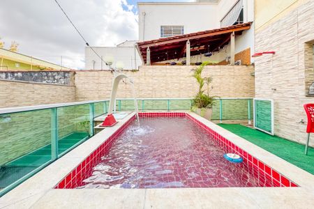 Casa à venda com 350m², 3 quartos e 2 vagas Casa à venda com 350m², 3 quartos e 2 vagasPiscina e Churrasqueira