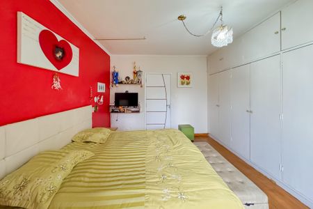 Casa à venda com 350m², 3 quartos e 2 vagas Casa à venda com 350m², 3 quartos e 2 vagasSuíte