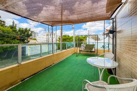 Casa à venda com 350m², 3 quartos e 2 vagas Casa à venda com 350m², 3 quartos e 2 vagasVaranda da Suíte